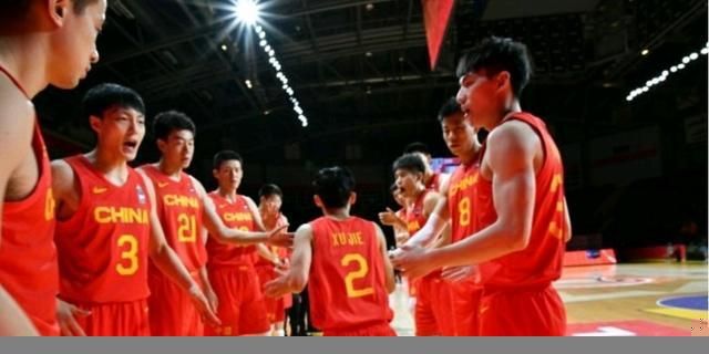 曝光的海报中还有8位共演亮相，他们的角色身份亦即将揭晓！
